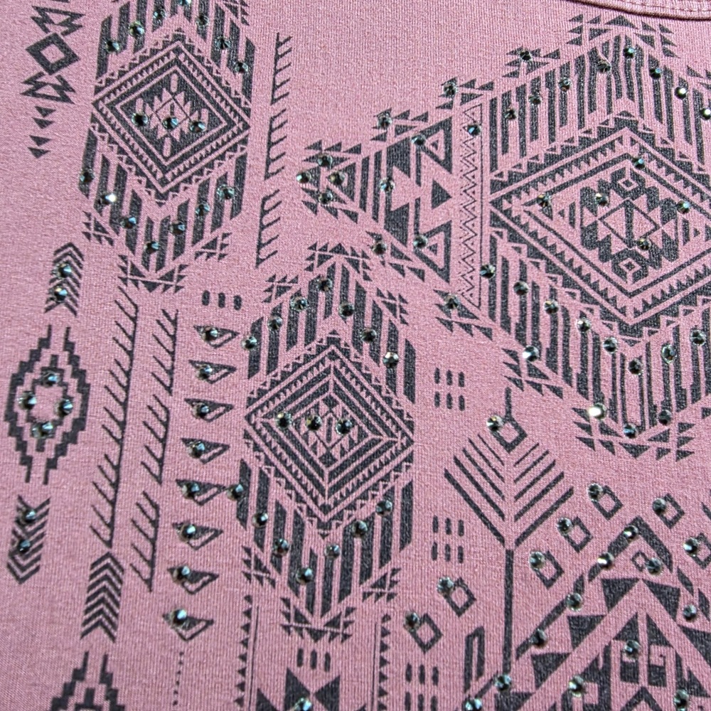 Liberty Wear Womens Mauve Cold Shoulder Tribal‎ Graphic Rhinestone Top 2XL - Picture 3 of 9